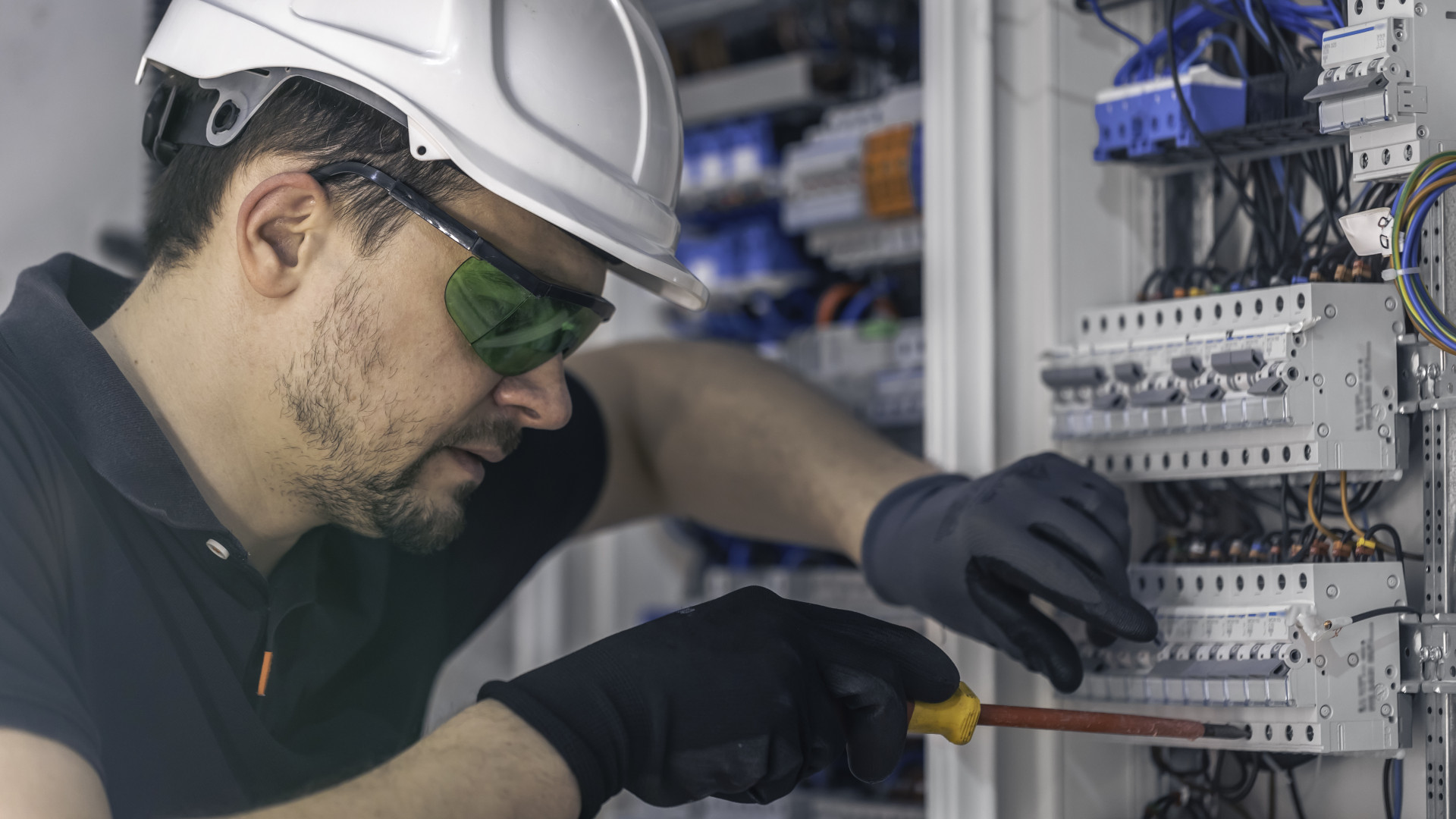 Maintenance Rehlko : sécurisez vos installations électriques en France